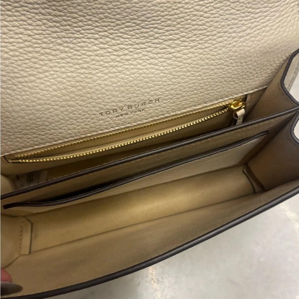 Tory Burch Cream Shoulder Bag with Gold Accents - Picture 6 of 11